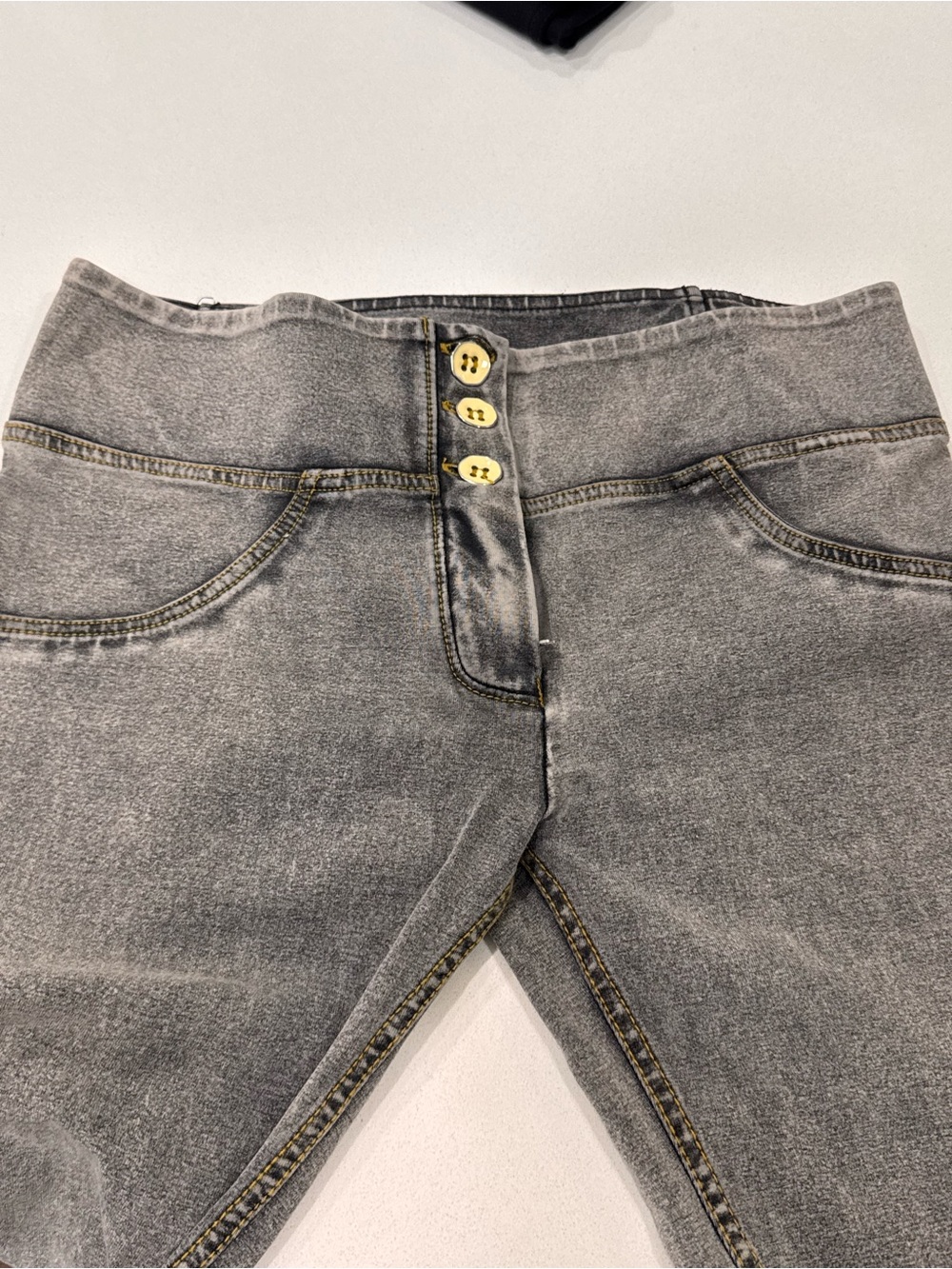 Freddy High-Rise Gray Women's Jeans with 3 Buttonz